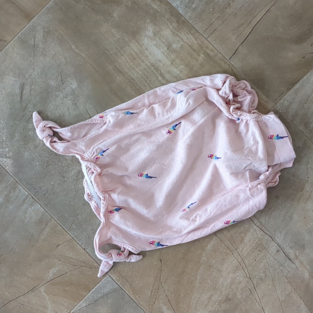 Baby Gap 6-12m onesie